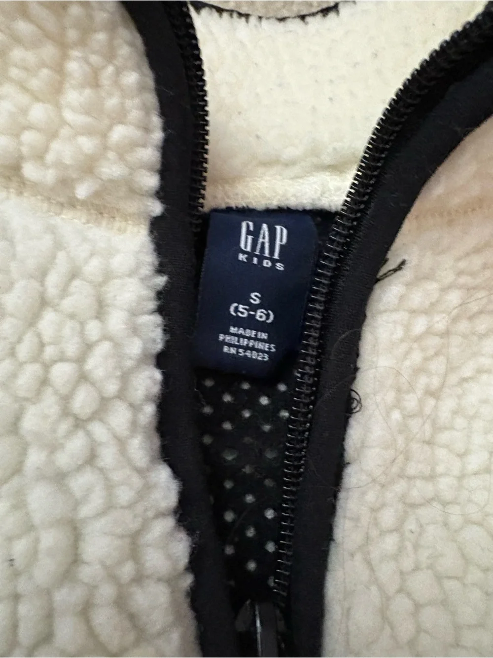 Gap Sherpa jacket for kids. Size 5-6